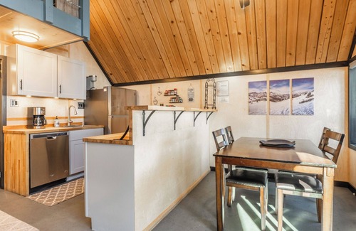 Mammoth Lakes Ski Chalet | Charming Ski in/Ski Out Steps to the Main Lodge - Chalet #18