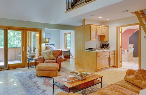 Stockholm Apartment | Charming Stockholm Abode in Walkable Location!