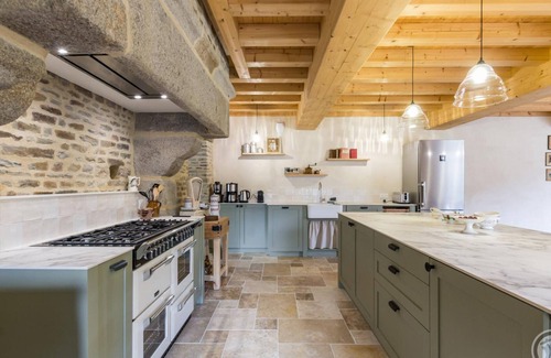 Ceaux Cottage | Charming Stone House with Garden in Céaux