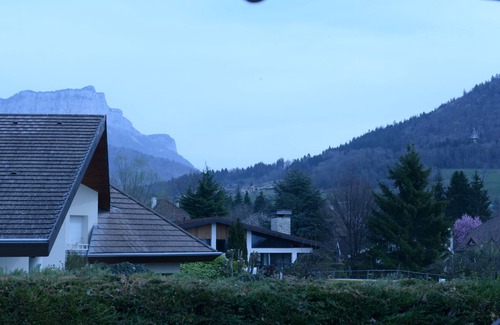 Annecy-le-Vieux Apartment | Charming Studio in House