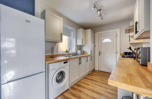 Dumbarton House | Charming Terrace House for Relaxing Retreat