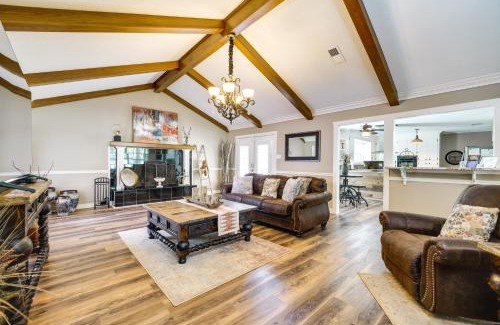 Redlick House | Charming Texarkana Home Lake and Pool Access!