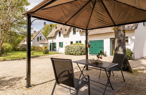 Saint-Lyphard Cottage | Charming Thatched Cottage in Peaceful Hamlet near Guérande and La Baule