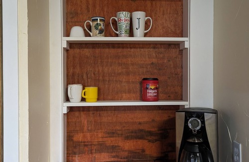 Junction House | Charming, unique 3-bedroom house in Junction with AC, WiFi, Pet Friendly