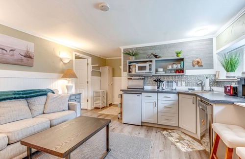 Lake Stevens House | Charming Updated Retreat Walk to Lake Stevens!