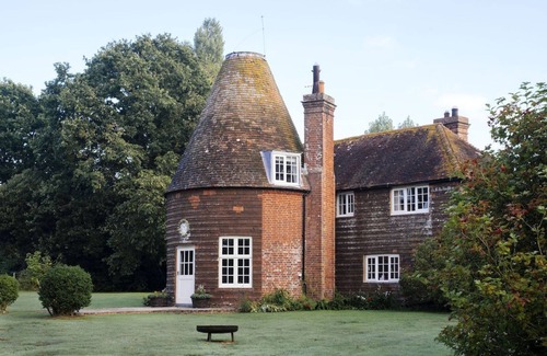 Chiddingly House | Charming Victorian Oast House, Nestled In Picturesque Countryside, Sleeps Max 12
