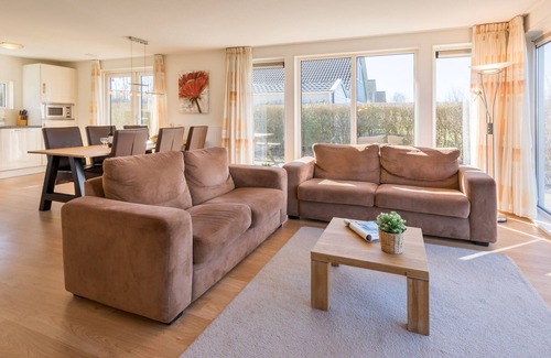 Gasselternijveen Villa | Charming Villa by the Water