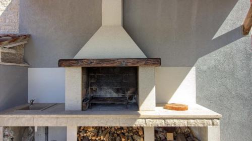 Skatari Villa | Charming Villa Verde with private pool in Pula, extra POOL HEATING by WiiBuk