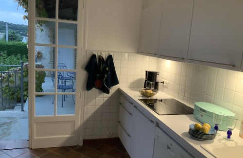 Saint-Restitut Villa | Charming villa with large swimming pool in an idyllic estate in Drôme provençale