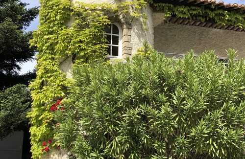 Saint-Restitut Villa | Charming villa with large swimming pool in an idyllic estate in Drôme provençale