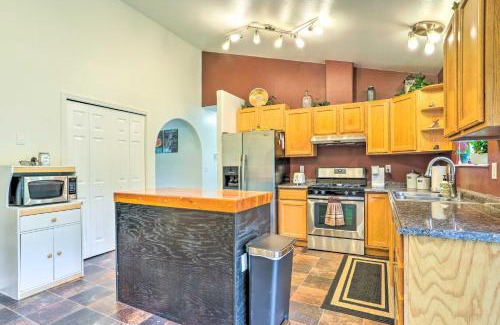 Meadow Lakes House | Charming Wasilla Retreat Walk to Lake Lalen!