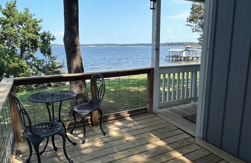 Negreet Cabin | Charming waterfront 1-bedroom cabin next to boat launch and swimming area!