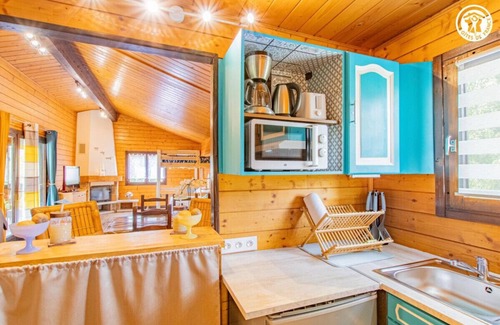 Toulon-sur-Arroux Ski Chalet | Charming wooden house with private garden - relaxation guaranteed