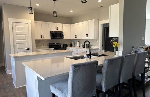 Macon House | Charming wooded home away from home