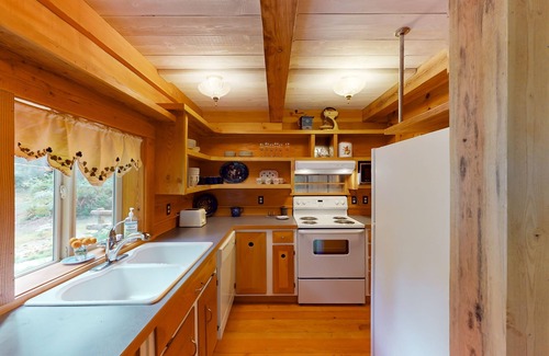 Clinton House | Charming woodland cottage with 2 covered porches, wood stove, treehouse, firepit