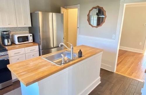 Yardley House | Charming Yardley Boro home! Steps to shops/restaurants, close to major transit