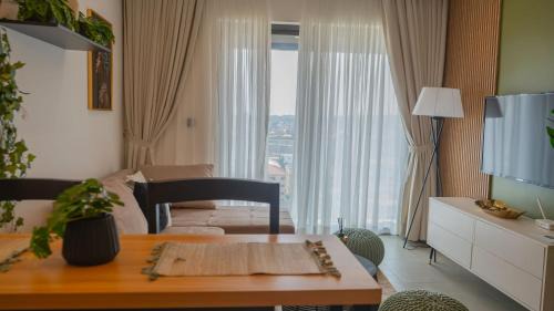 Roman Ridge Apartment | CharmSlot at Nova