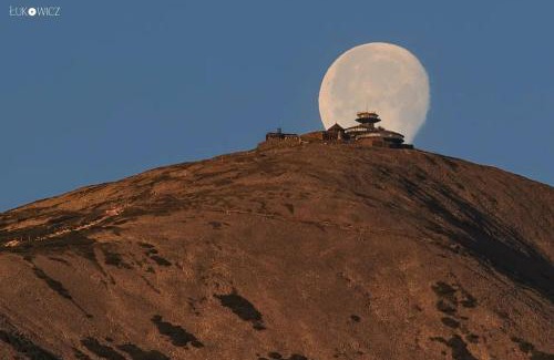 Janowice Wielkie Ski Chalet | Chata Czarny Kot z jacuzzi i sauną