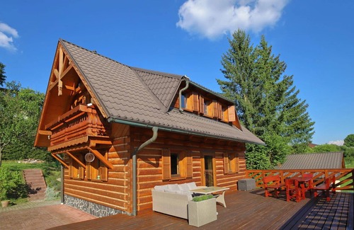 Polgrun House | Chata Olesna is charming country wooden cottage, family friendly with good WiFi.