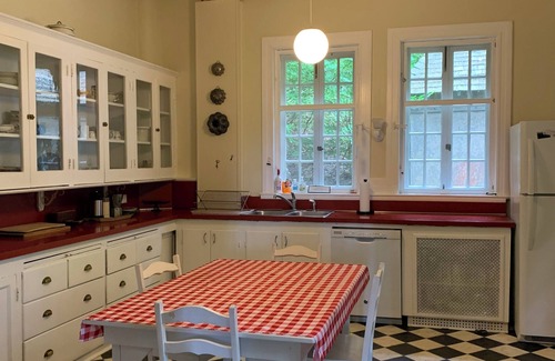 Milford House | Chateau at Grey Towers,1.5 hours from NYC, Pool, sleeps 8-10, Milford, Pa