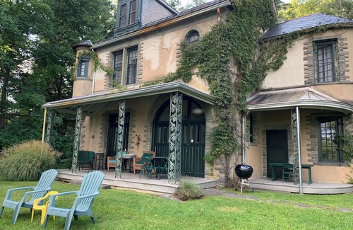 Milford House | Chateau at Grey Towers,1.5 hours from NYC, Pool, sleeps 8-10, Milford, Pa