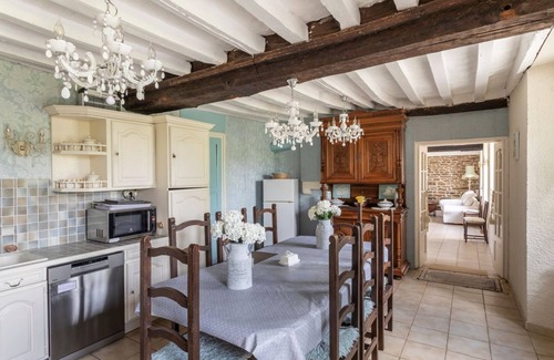 Vassy Villa | Chateau Pommiers - Four Bedroom Villa, Sleeps 8