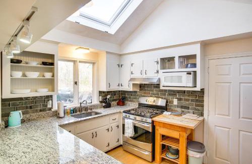 South Chatham House | Chatham Home with Spacious Deck 2 Mi to Beaches!