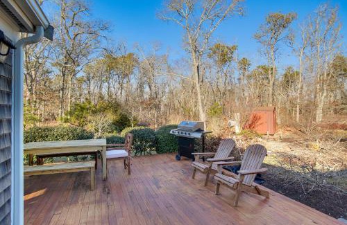 South Chatham House | Chatham Home with Spacious Deck 2 Mi to Beaches!