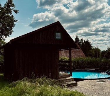 Chvalkovice Ski Chalet | Chatička Lištička