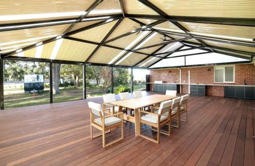 Balnarring House | Chatsworth House and Cottage by Ready Set Stay