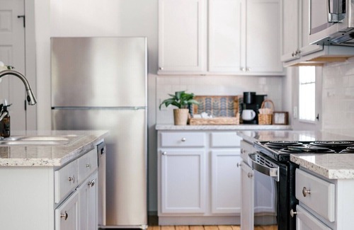 Brenham House | Chauncy Cottage- Cozy 3BR/2B Minutes from Downtown