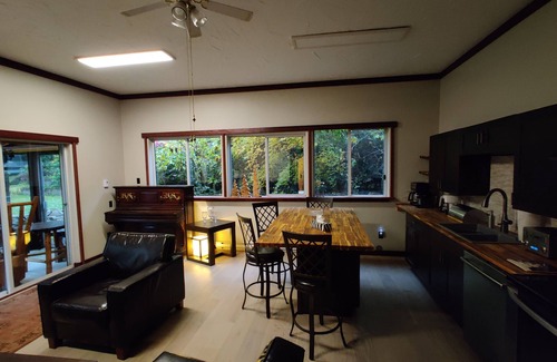 Black Creek House | Cheerful 2-bedroom bungalow with a view to a magical fairytale house