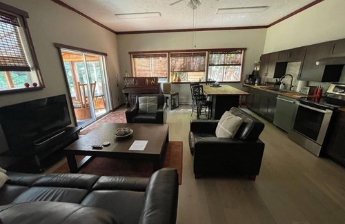 Black Creek House | Cheerful 2-bedroom bungalow with a view to a magical fairytale house