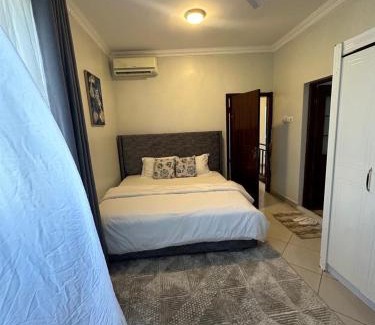 Oyster Bay Apartment | Cheerful 3 bedroom house in Oysterbay