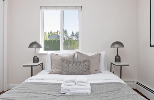 Burnaby House | Cheerful 3 BR beautiful house