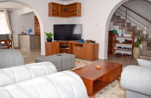 Athi River Villa | Cheerful 4-bedroom with pool