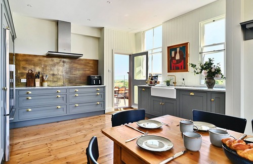 Rye House | Chequer - a holiday let that sleeps 14 guests in 7 bedrooms