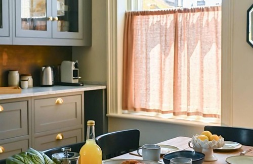 Rye House | Chequer - a holiday let that sleeps 14 guests in 7 bedrooms