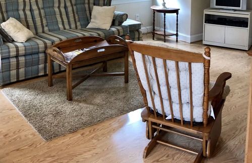 Moon Cottage | Chesapeake Bay Boating, Fishing, and Private Beach