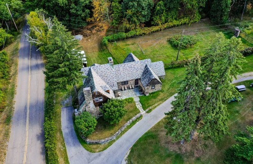 Fishkill House | Chestnut on Willow Lake