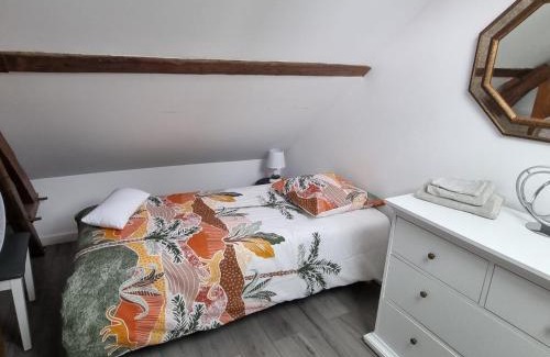 Poulainville Bed & Breakfast | Chez IZZA Chambre au calme