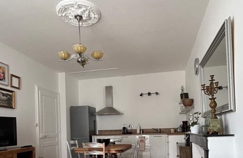 Cosne-Cours-sur-Loire Apartment | Chez la Vieille Dame : Appart en Plein Centre Ville à 5 min de la Gare,