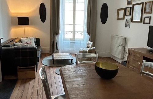 Cosne-Cours-sur-Loire Apartment | Chez la Vieille Dame : Appart en Plein Centre Ville à 5 min de la Gare,