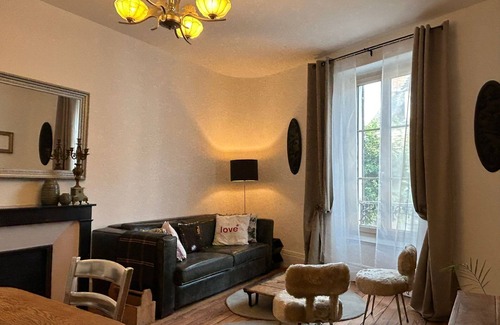 Cosne-Cours-sur-Loire Apartment | Chez la Vieille Dame : Appart en Plein Centre Ville à 5 min de la Gare,