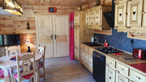 Lannemezan House | Chez LAVALOU Gîte 4* chaleureux en bois