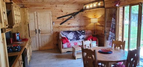 Lannemezan House | Chez LAVALOU Gîte 4* chaleureux en bois