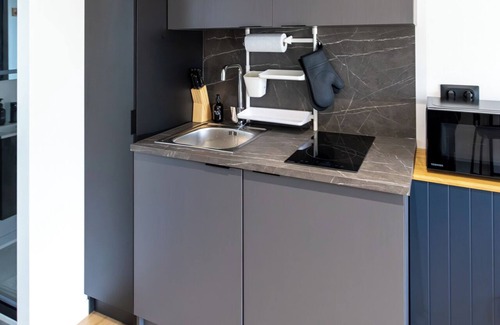 Bouray-sur-Juine Cottage | Chez LilYves Fully-equipped, cosy Tiny House in a quiet location close to forest and walks