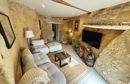 Les Patis House | Chez Millouz - Semi-troglodyte triplex