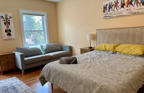 Inman Square Bed & Breakfast | Chez Pat in Cambridge