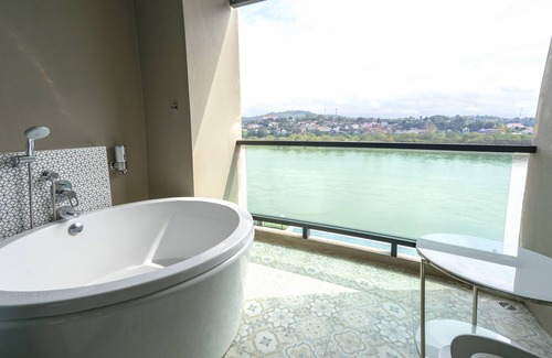 Chiang Khong Hotel | Chiangkhong Teak Garden Riverfront Onsen Hotel